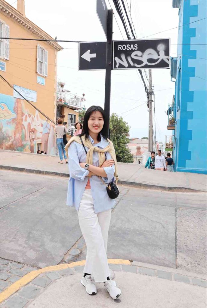 What are the Best self-guided tour routes and budget tips for Valparaíso?