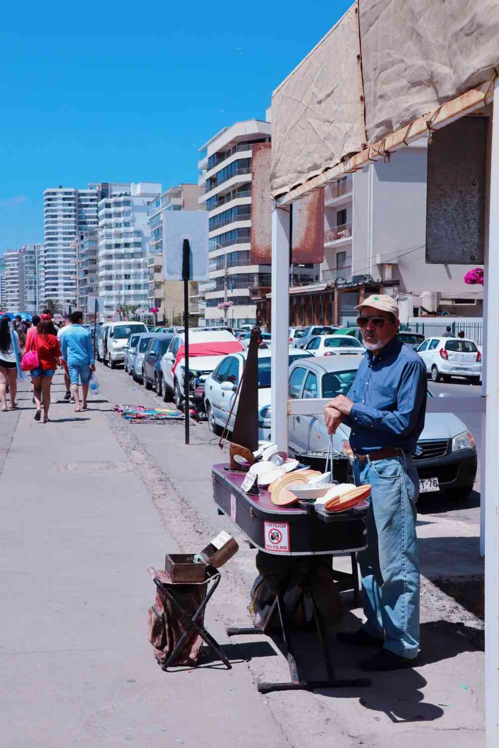 What are the Best self-guided tour routes and budget tips for Valparaíso?