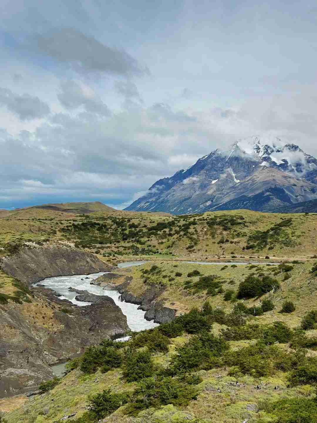 What's the Best Budget-Friendly Self-Guided Tour Route for Torres del Paine?