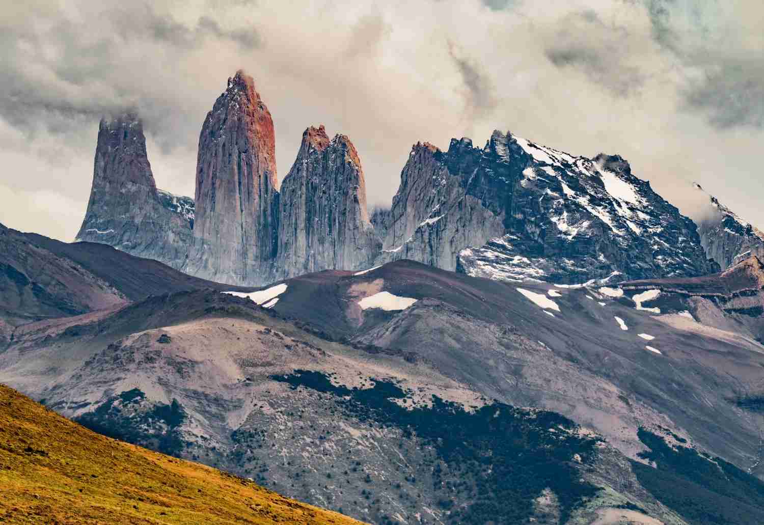 What's the Best Budget-Friendly Self-Guided Tour Route for Torres del Paine?