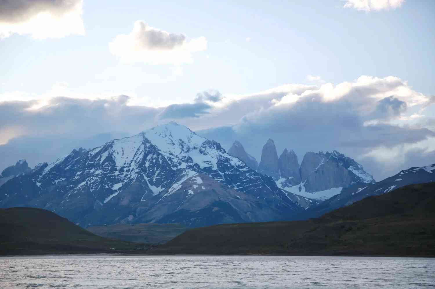 What's the Best Budget Self-Guided Tour Route for Hiking in Torres del Paine?
