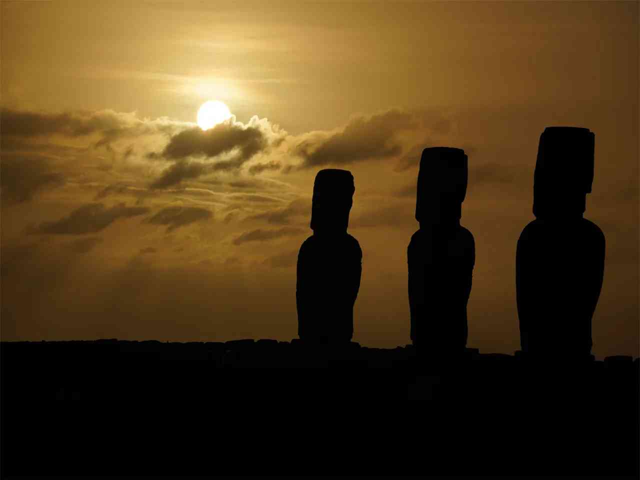 What's the Best Self-Guided Tour Route for Easter Island on a Budget?