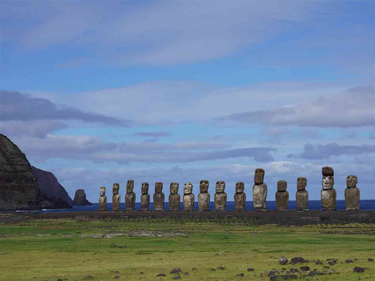 What's the Best Self-Guided Tour Route for Easter Island on a Budget?