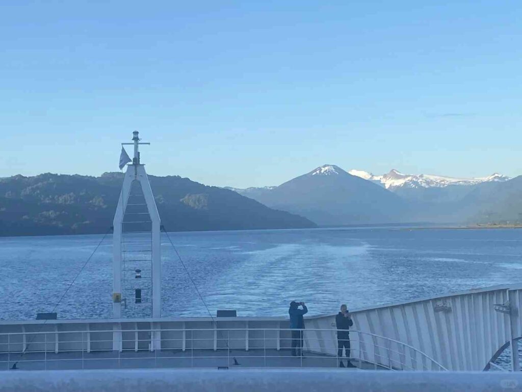 What’s the Best Self-Guided Tour Route from Puerto Montt to Chaiten on a Budget?