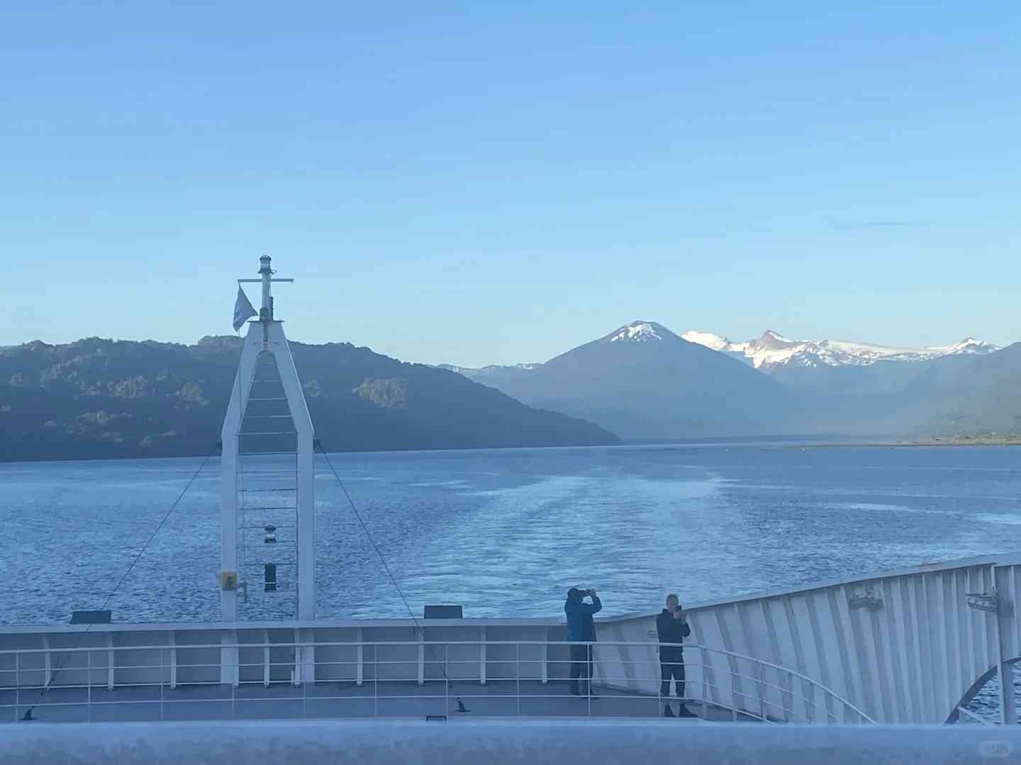 What's the Best Self-Guided Tour Route from Puerto Montt to Chaiten on a Budget?