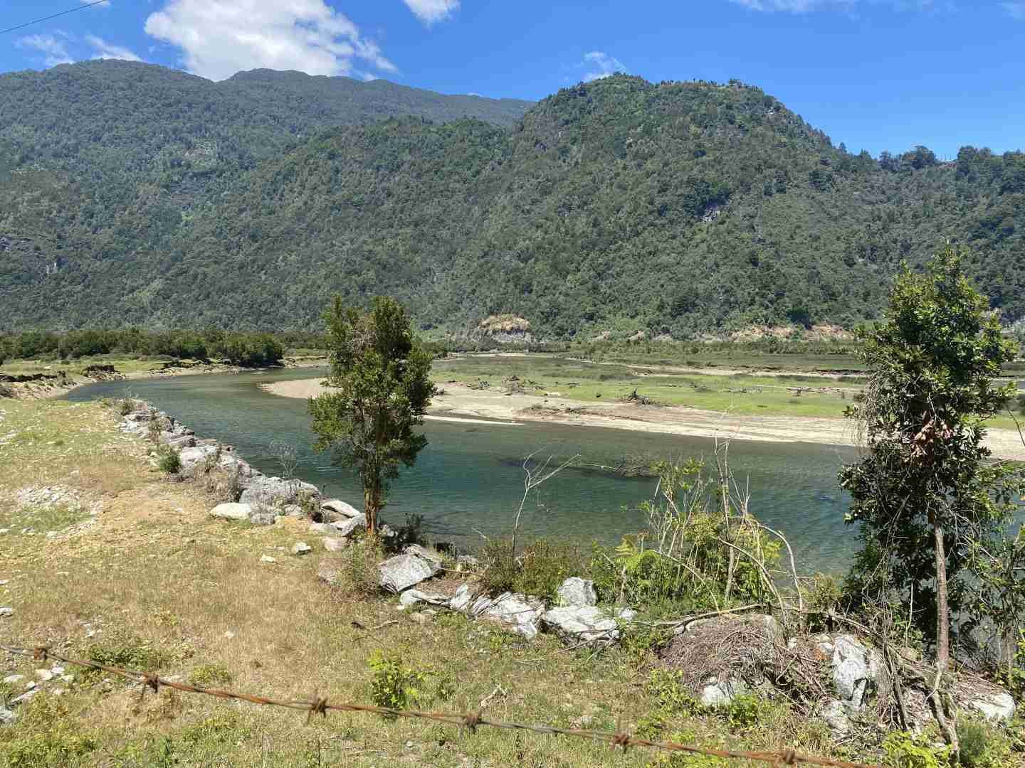 What's the Best Self-Guided Tour Route from Puerto Montt to Chaiten on a Budget?
