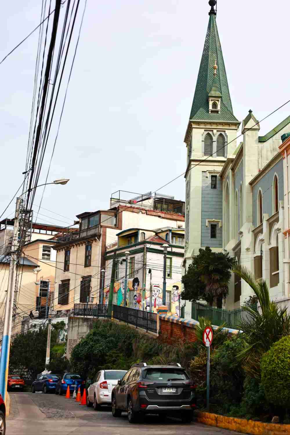 What's the Best Self-Guided Tour Route for Budget Travel in Valparaiso?