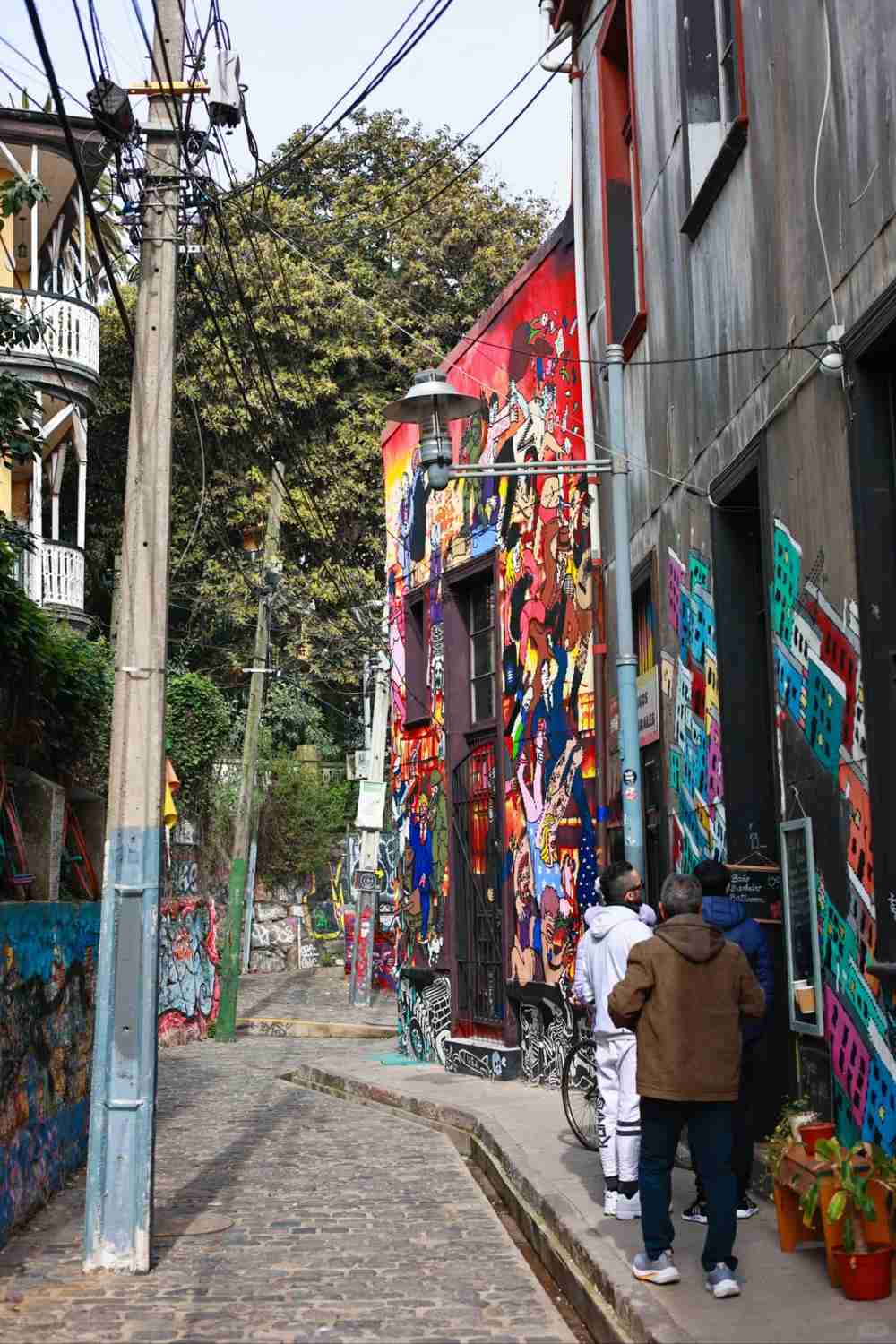 What's the Best Self-Guided Tour Route for Budget Travel in Valparaiso?