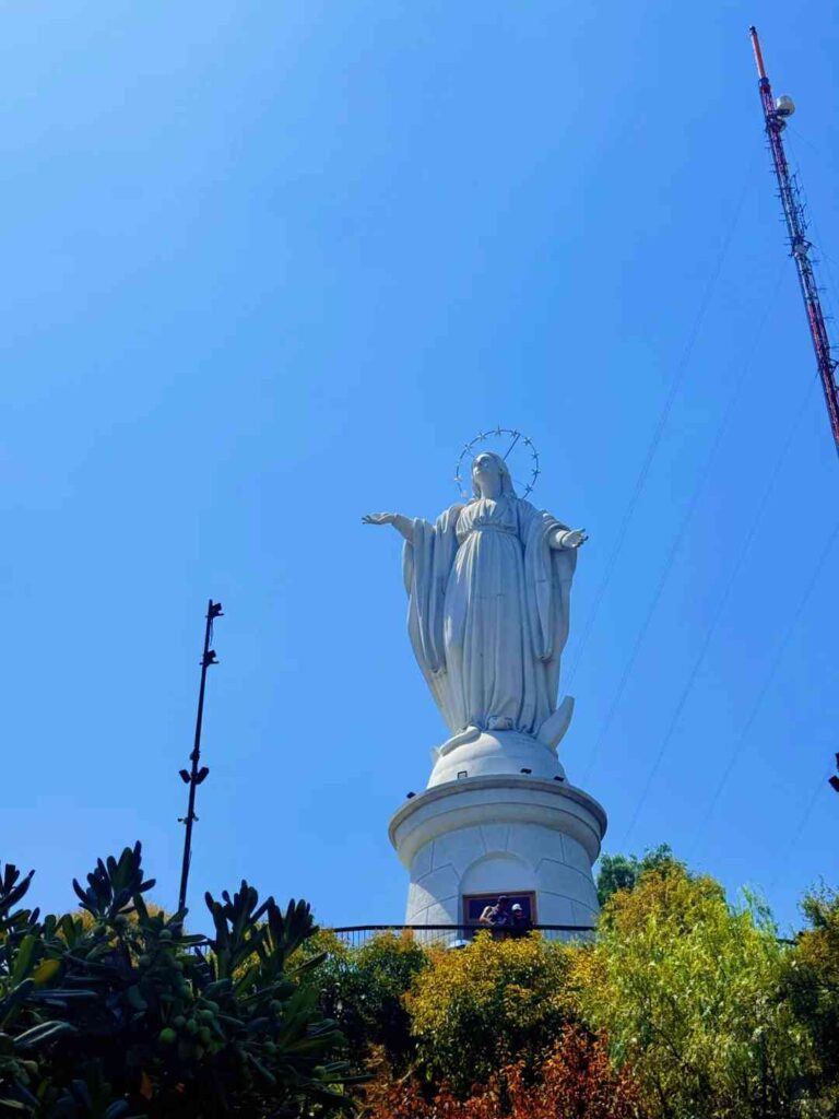 What’s the Best Self-Guided Tour Route for Budget Travel in Santiago, Chile?