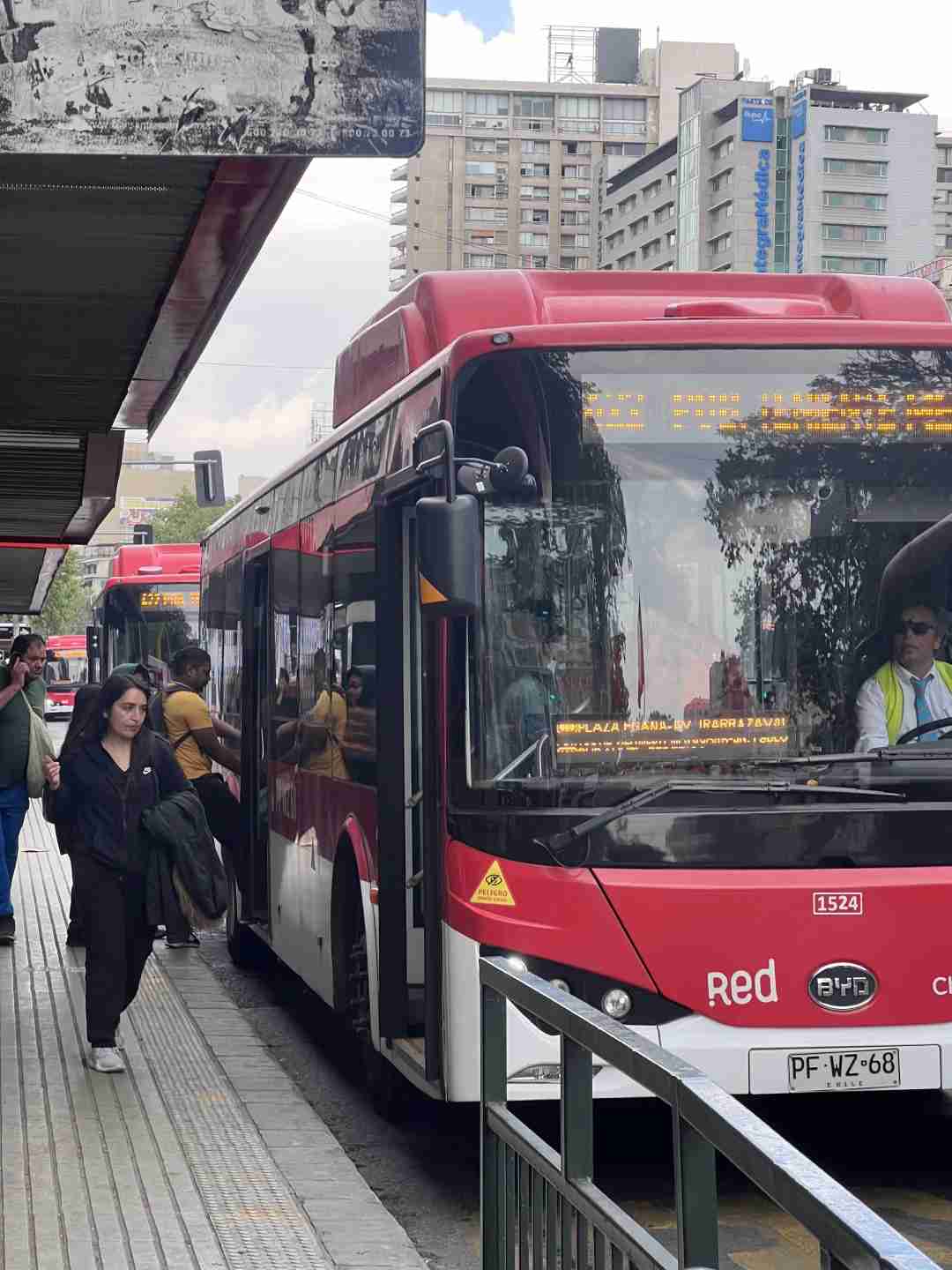 What's the Best Self-Guided Tour Route for Budget Travel in Santiago, Chile?