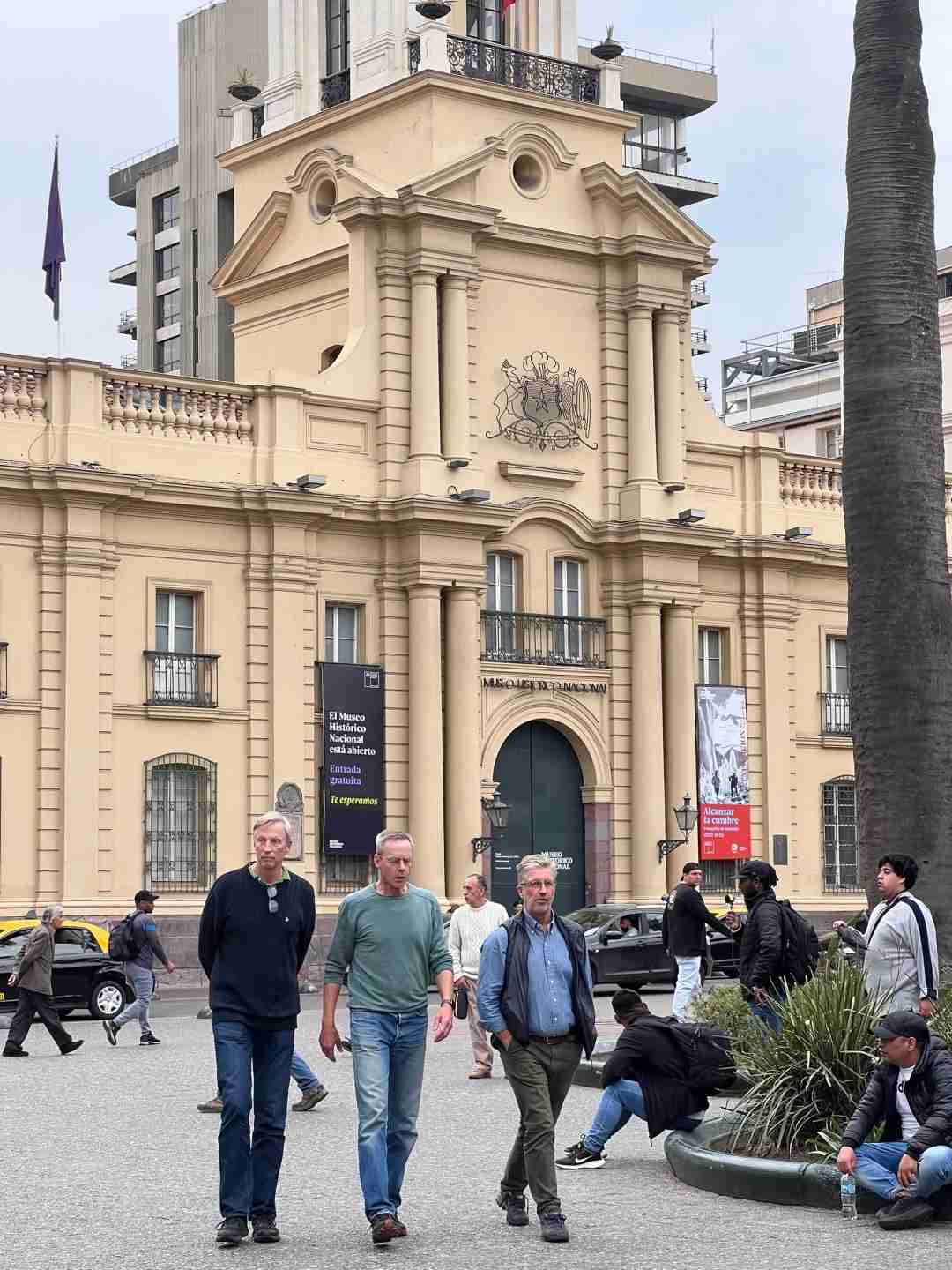 What's the Best Self-Guided Tour Route for Budget Travel in Santiago, Chile?