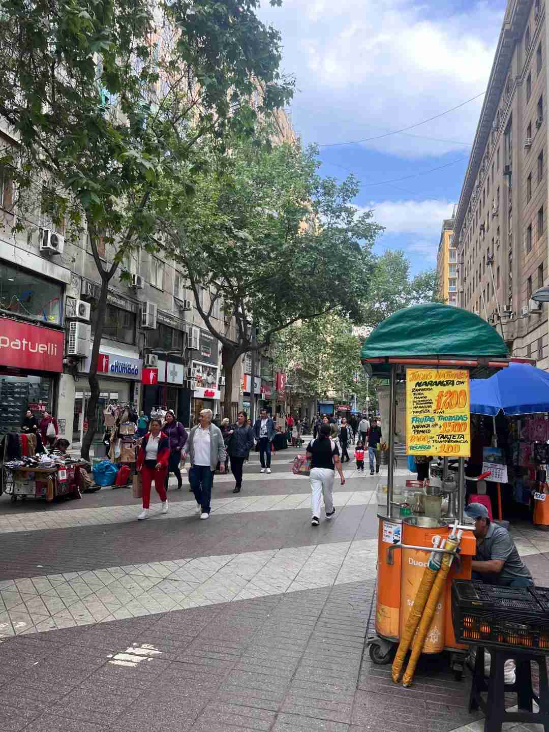 What's the Best Self-Guided Tour Route for Budget Travel in Santiago, Chile?