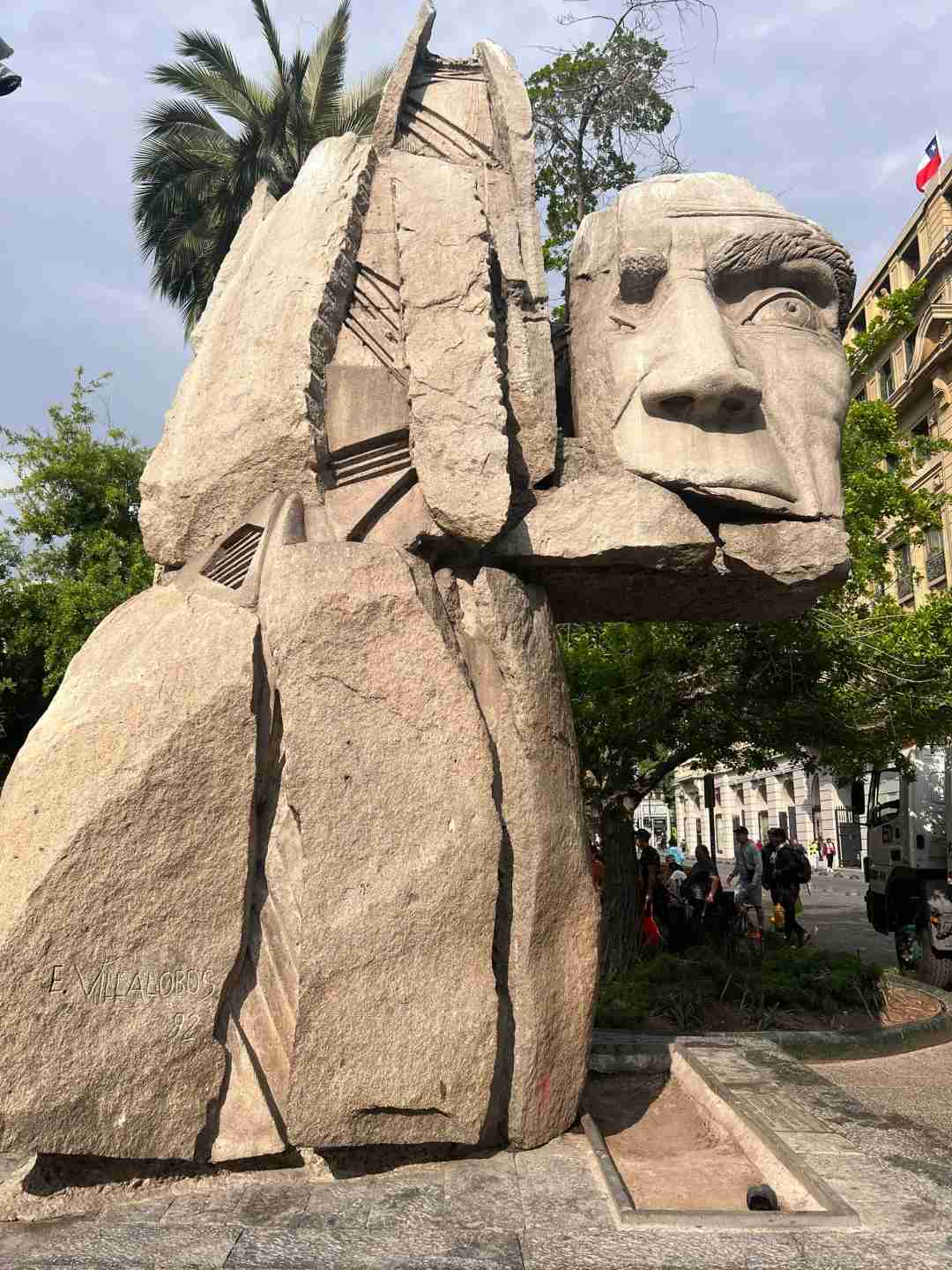 What's the Best Self-Guided Tour Route for Budget Travel in Santiago, Chile?