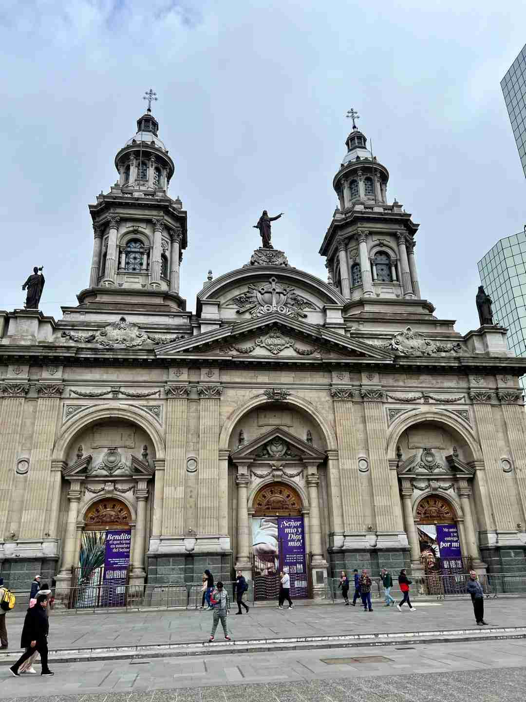 What's the Best Self-Guided Tour Route in Santiago, Chile on a Budget?