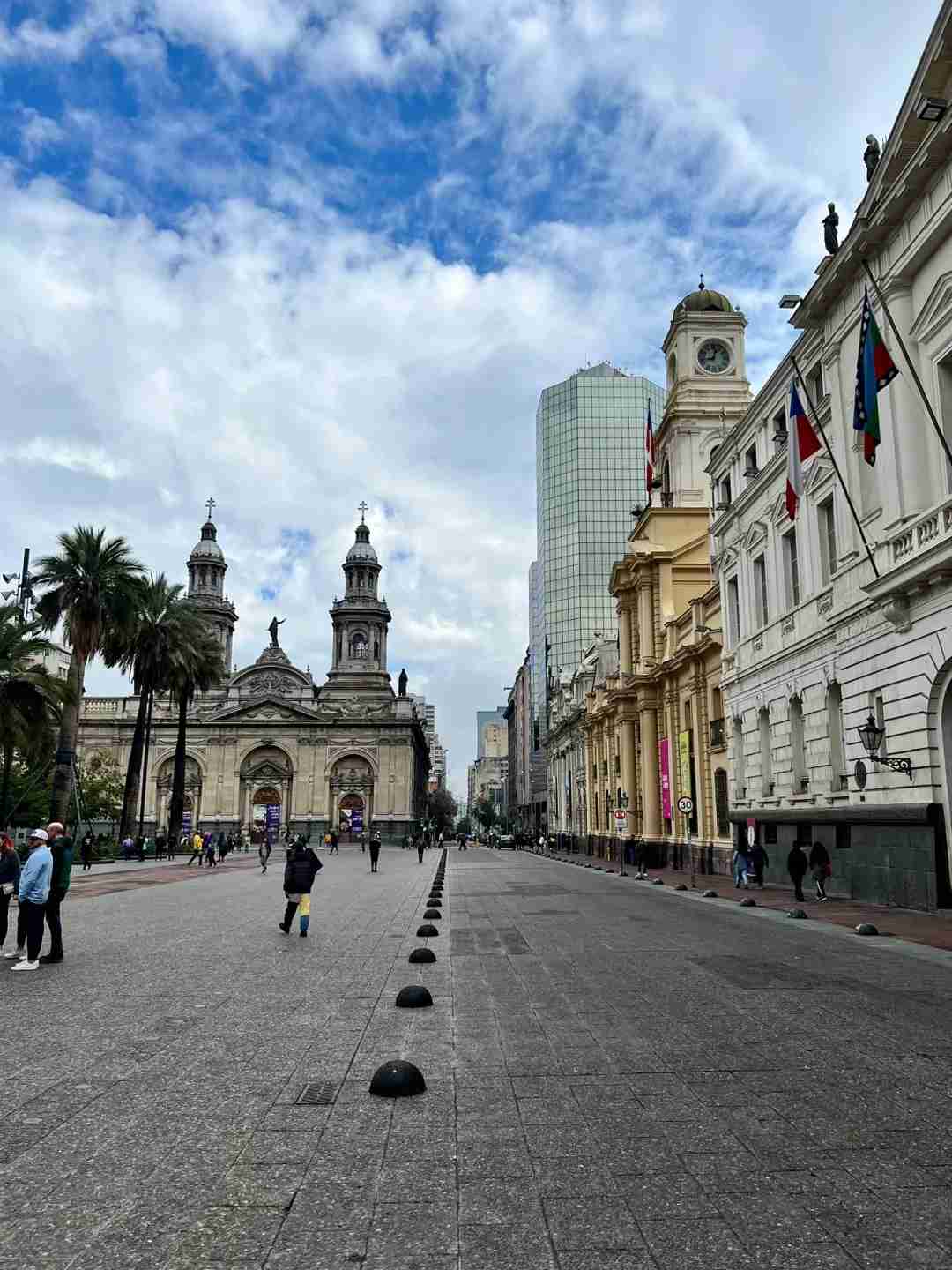 What's the Best Self-Guided Tour Route in Santiago, Chile on a Budget?