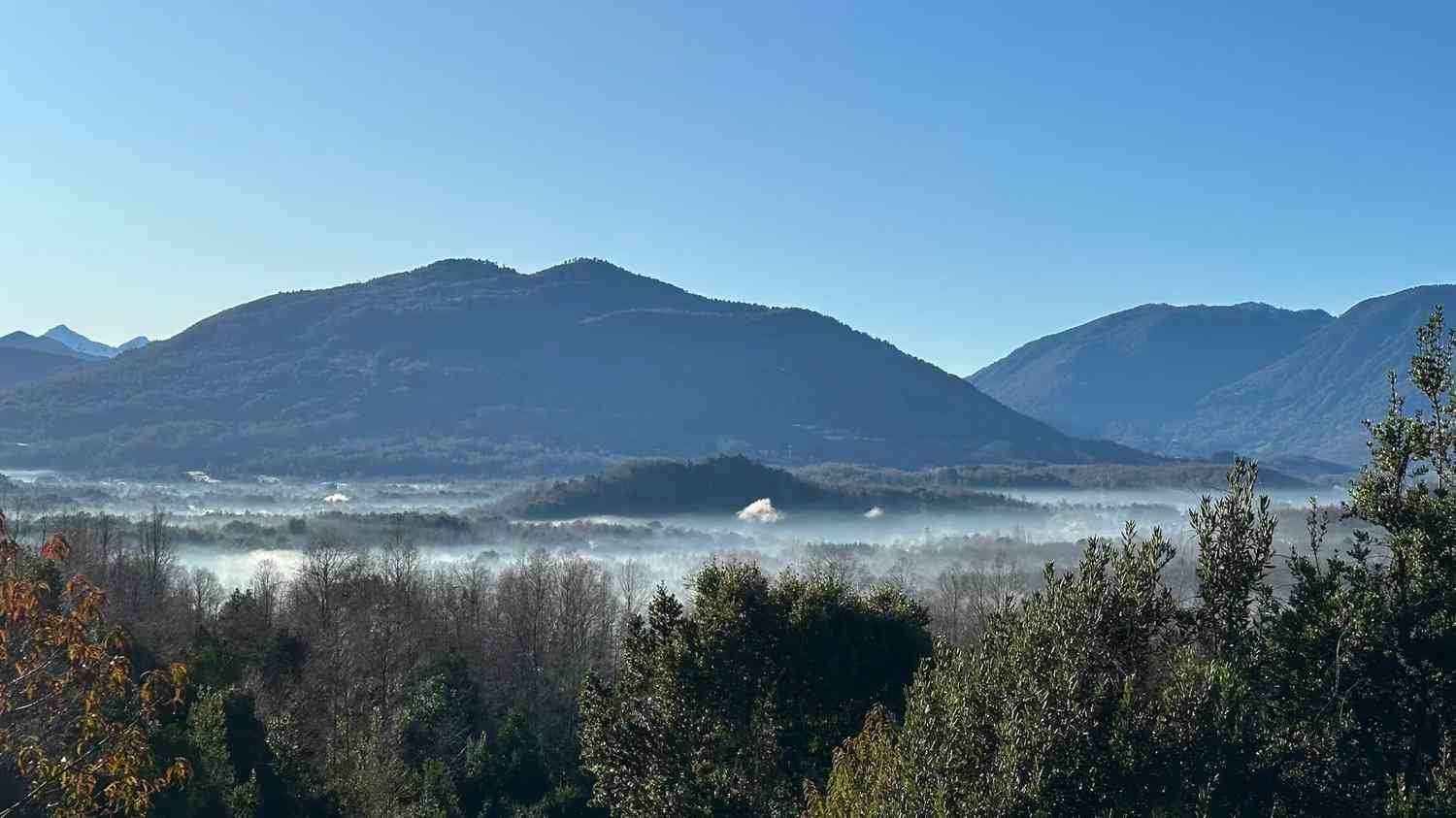 What's the Best Self-Guided Tour Route in Pucon for Budget Travelers?