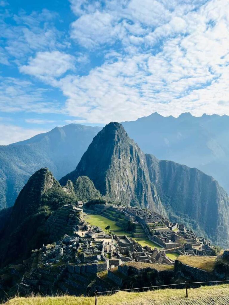 Pourquoi le voyage vers Machu Picchu au Pérou est plus significatif que la destination.