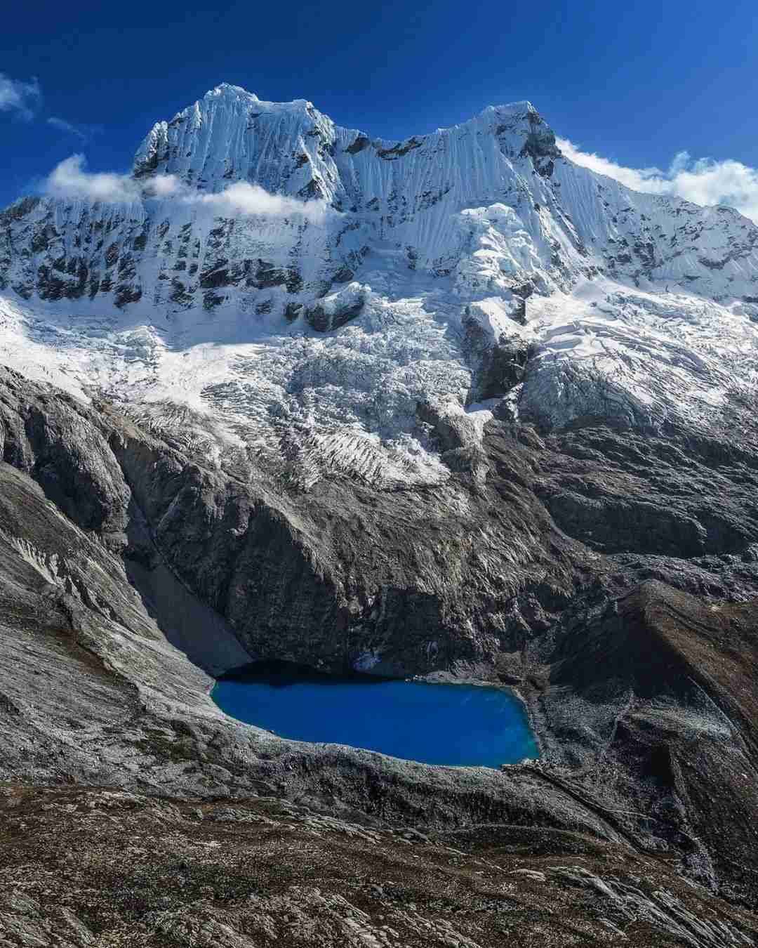 Epic Andes Trek: Entdeckung der atemberaubenden Schönheit Perus schneebedeckter Gipfel