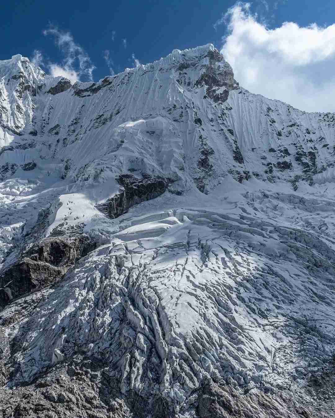 Epic Andes Trek: Entdeckung der atemberaubenden Schönheit Perus schneebedeckter Gipfel