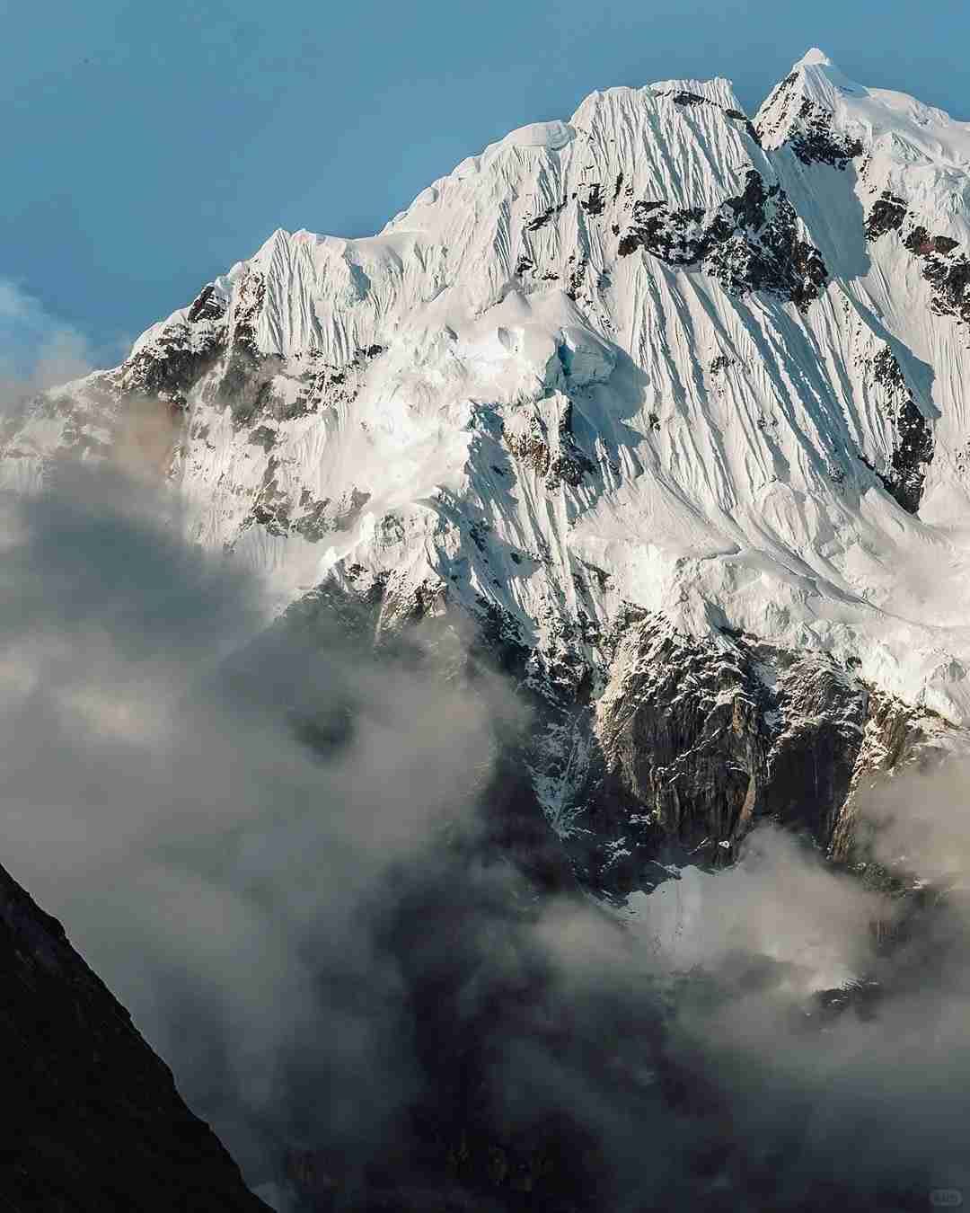 ペルーの雪山と熱帯雨林を巡る5日間のサルカンタイトレッキング探検