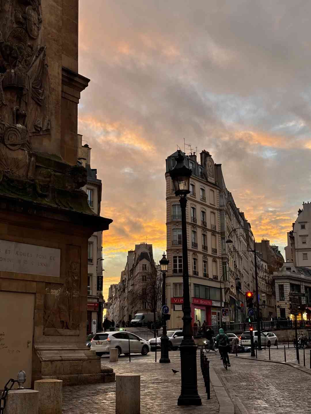 Un an à Paris : Réflexions sur la vie d'expatrié, les chocs culturels et les souvenirs inoubliables