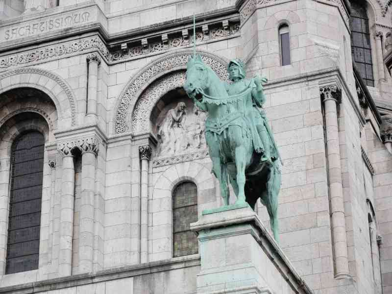 Évitez ces erreurs sur la butte Montmartre : pièges d'une promenade de 20 000 pas et conseils pratiques pour les éviter