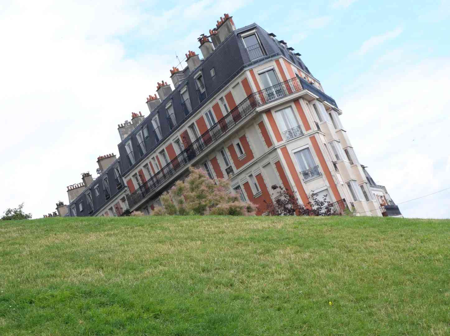 Évitez ces erreurs sur la butte Montmartre : pièges d'une promenade de 20 000 pas et conseils pratiques pour les éviter