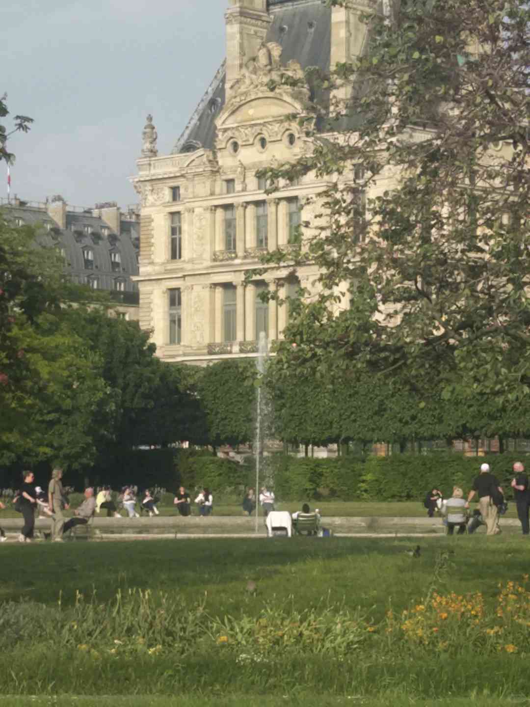 Guide de voyage à Paris pas cher : Conseils pour un voyage abordable d'un jeune de 26 ans et incontournables à visiter