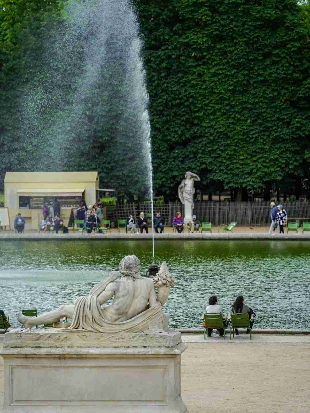 Découvrez des trésors cachés : Des itinéraires parisiens détendus en dehors des musées bondés pour des expériences authentiques locales
