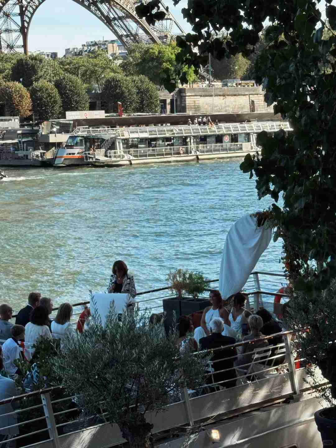 Discover Hidden Photo Spots for the Eiffel Tower and Arc de Triomphe in Paris: A Photographer's Guide