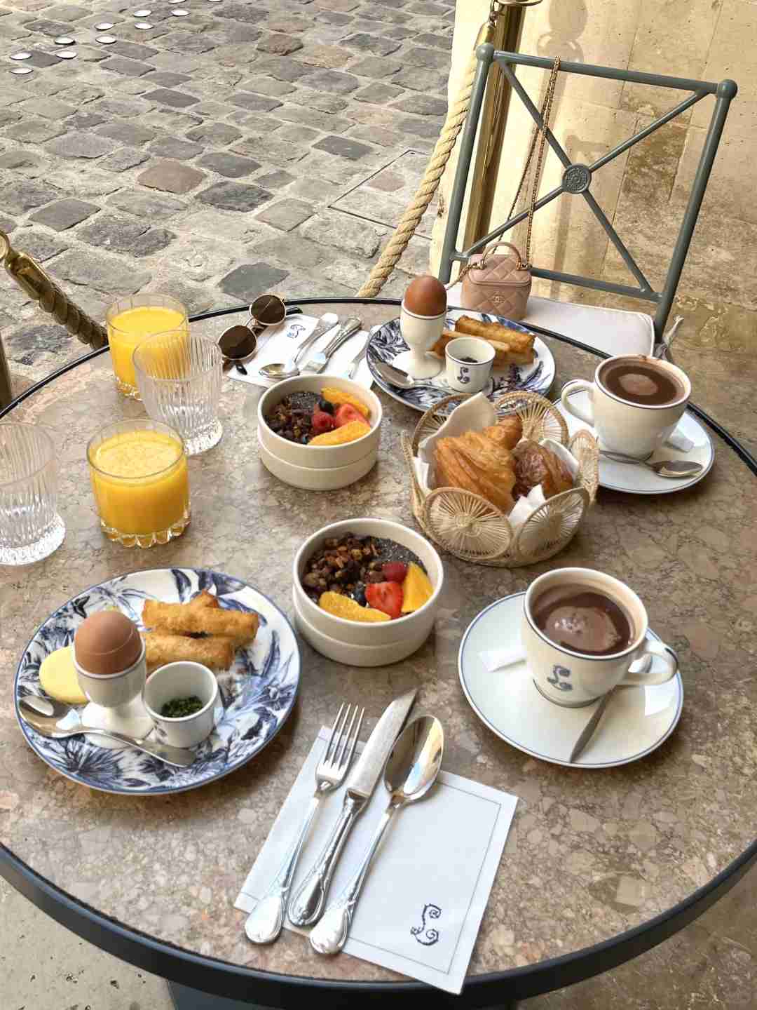 Découvrez pourquoi le petit déjeuner à Paris est l'expérience quotidienne la plus attendue pour les amateurs de cuisine