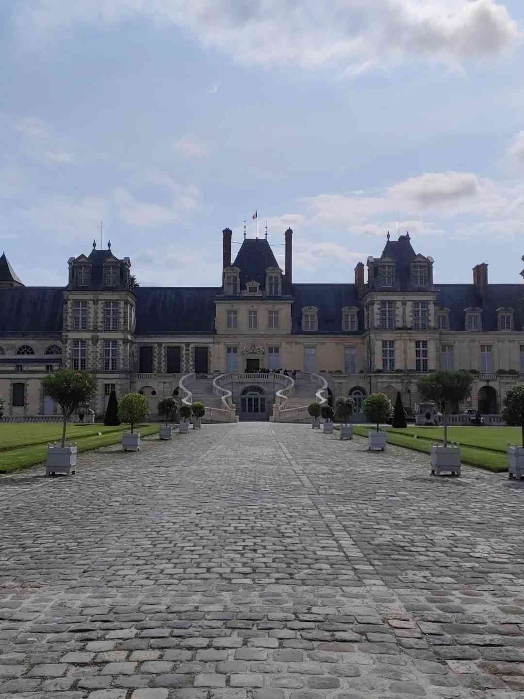 Discover the Stunning Beauty of Palace of Fontainebleau: A Complete Visitor's Guide & Must-See Attractions