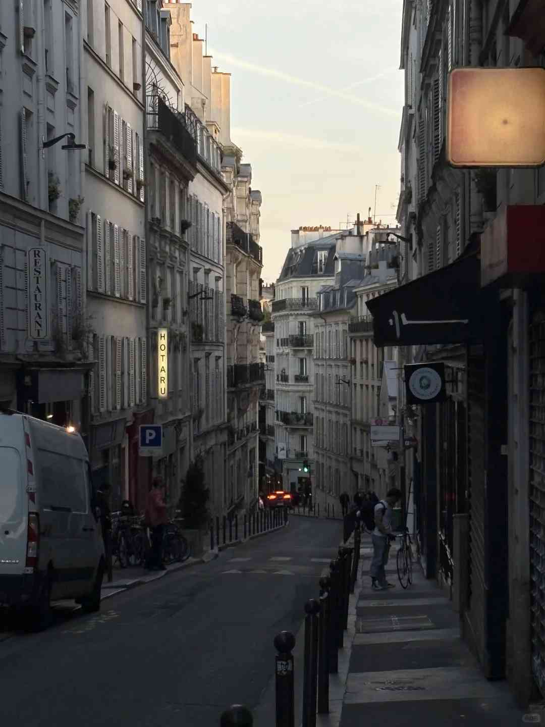 Combien coûte l'étude à Paris pendant un an ? Frais de scolarité, dépenses de vie et astuces pour budgétiser en 2024