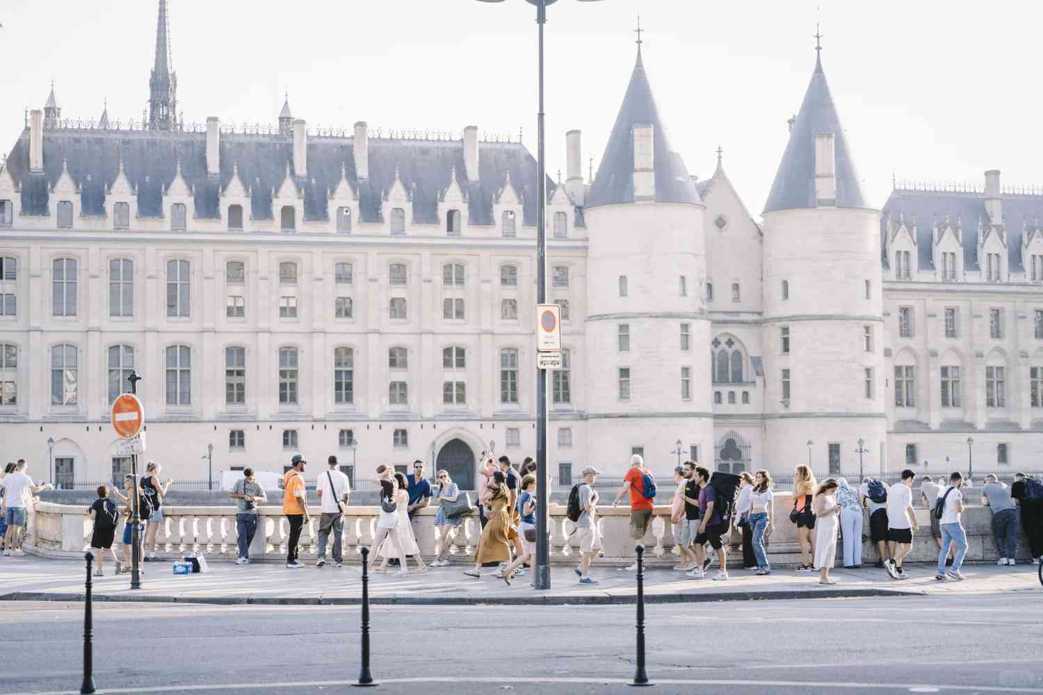 Guide de photographie de rue à Paris : Découvrir la vraie beauté au-delà de l'amour ou du désordre