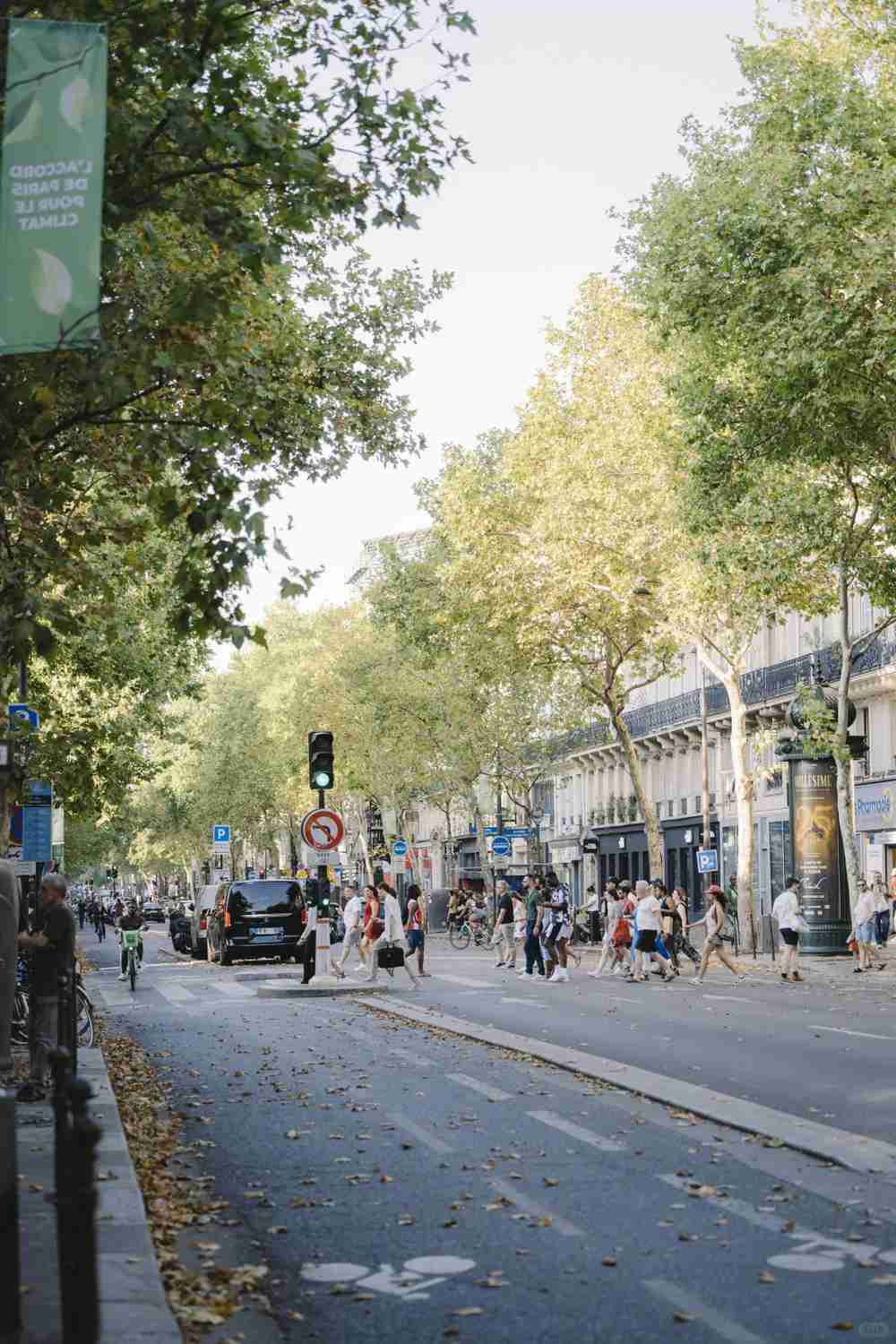 Guide de photographie de rue à Paris : Découvrir la vraie beauté au-delà de l'amour ou du désordre