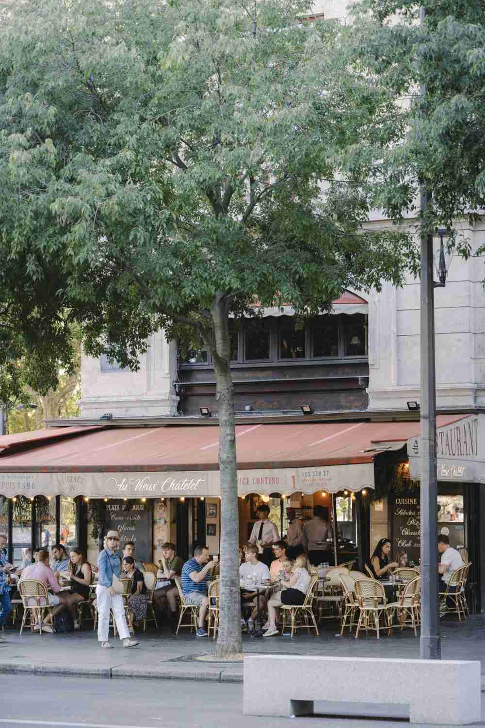 Guide de photographie de rue à Paris : Découvrir la vraie beauté au-delà de l'amour ou du désordre