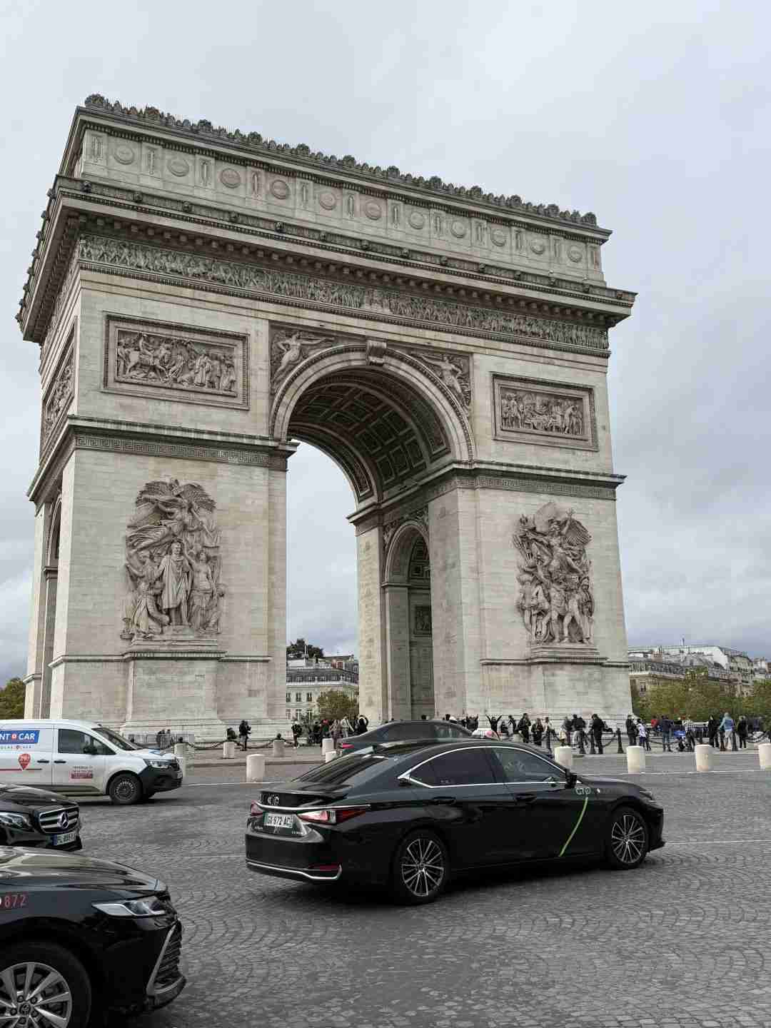 Voyage en solo pour une femme à Paris : conseils essentiels en...