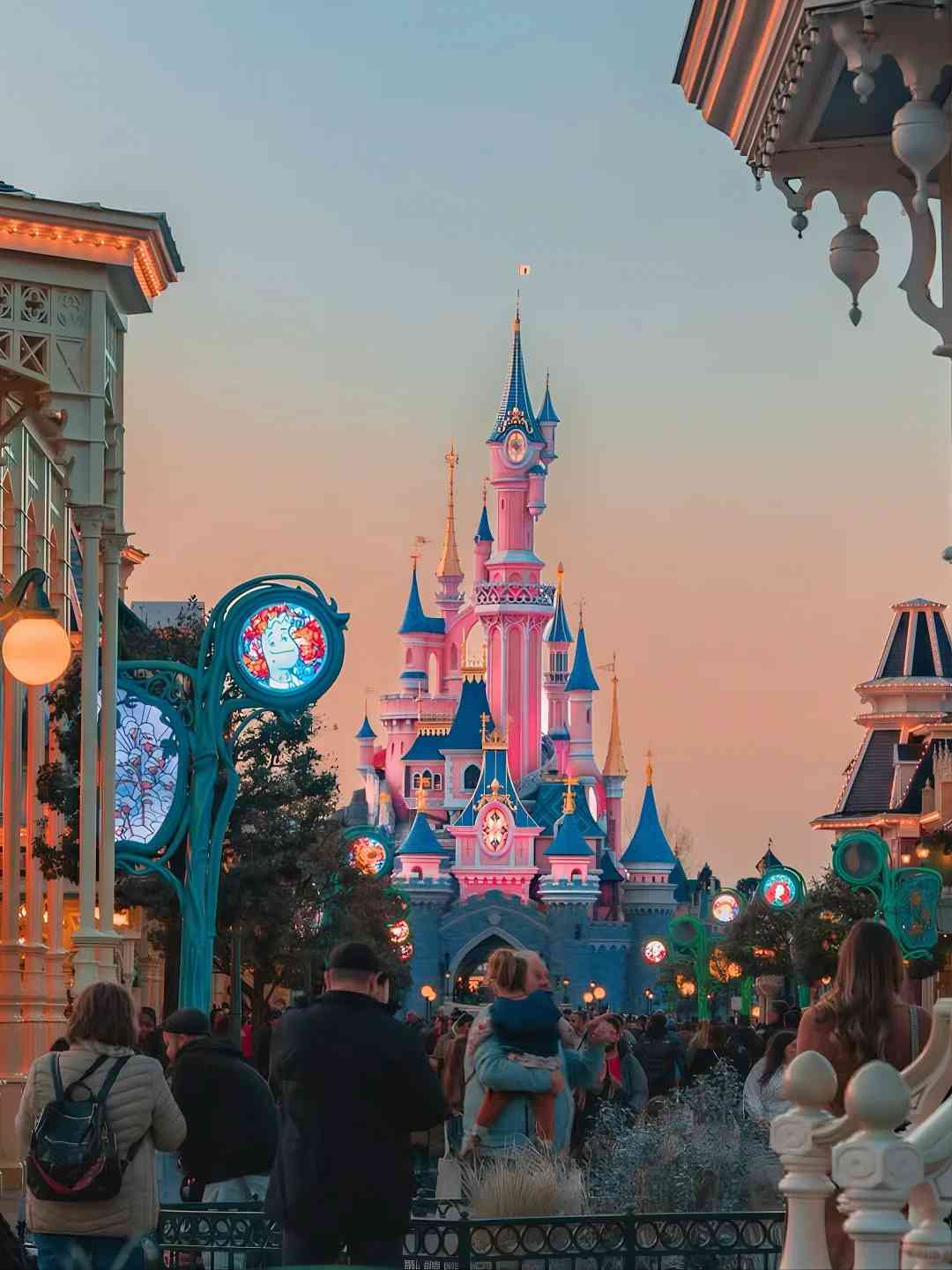 Amusements effrayants au Paris Disneyland Halloween 2025 : le guide ultime pour les manèges, les spectacles et les attractions incontournables