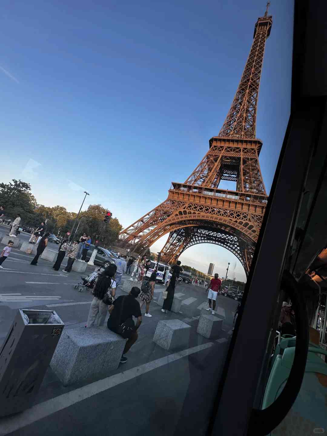 Les 2 Expériences Incontournables à Paris : Guide d'Expert pour les Visites au Tour Eiffel et les Croisières sur la Seine