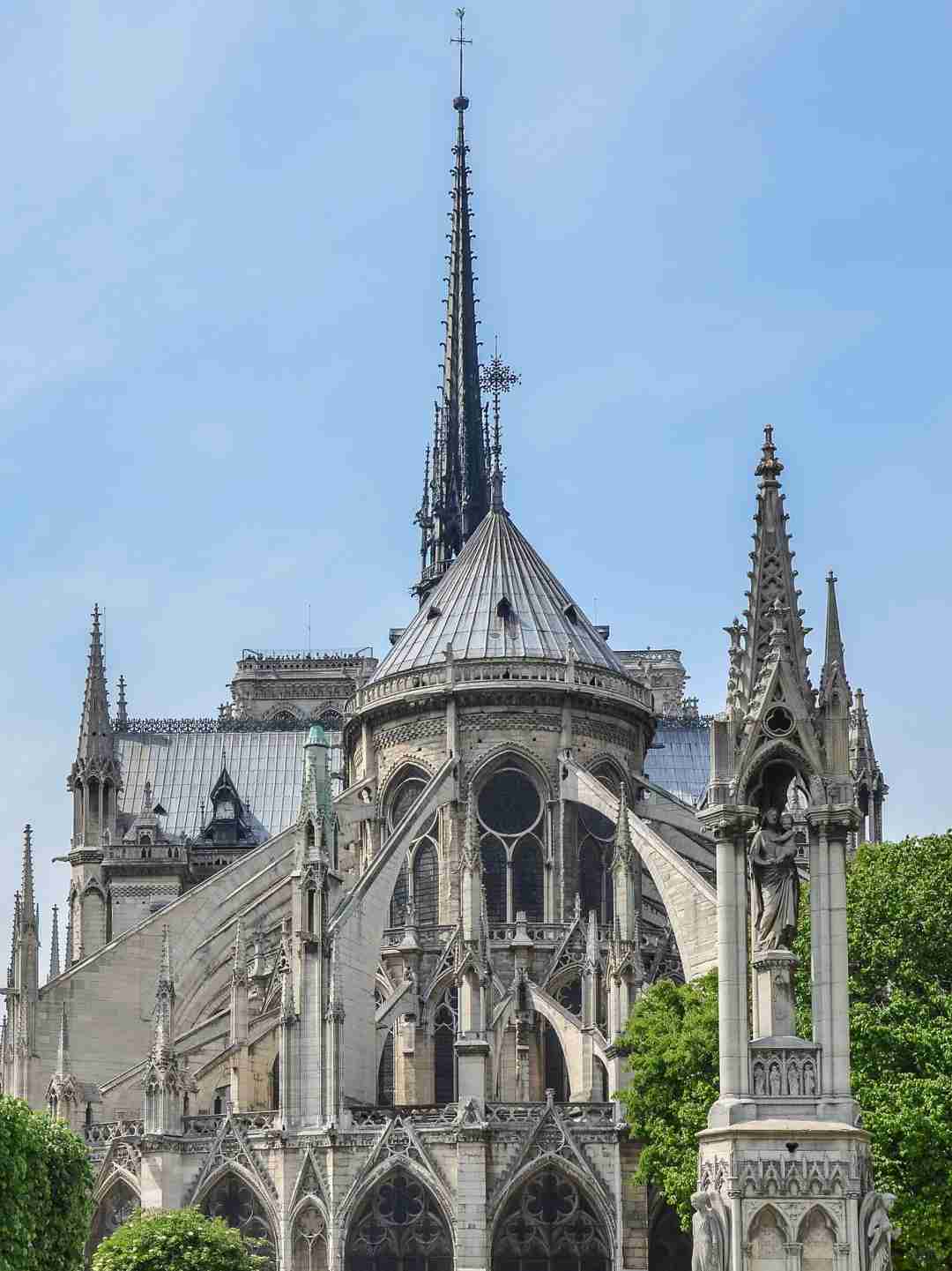 La flèche de Notre-Dame à Paris rouvrira en septembre 2025 : tout...